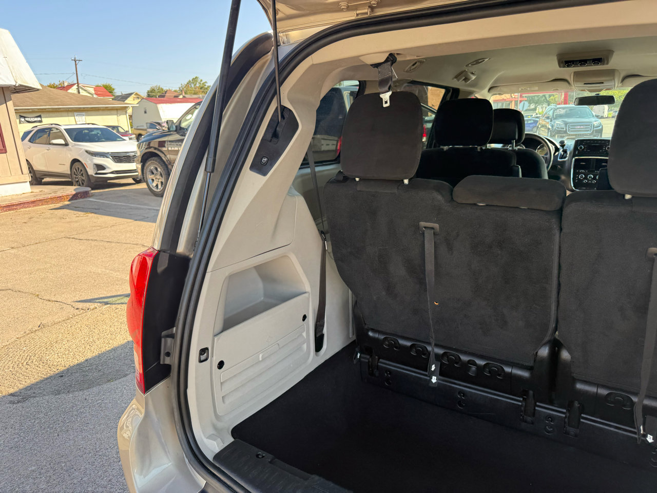 Used 2016 Dodge Grand Caravan SXT image 49