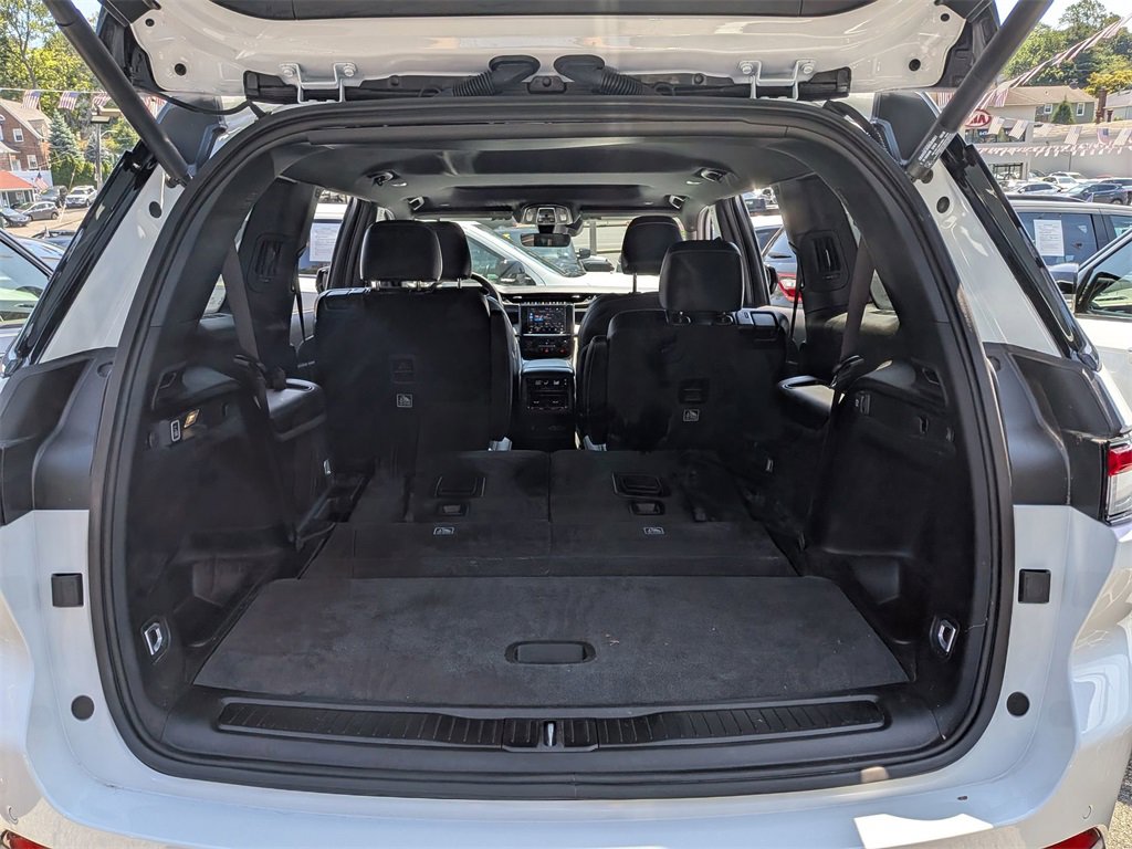 Used 2025 Jeep Grand Cherokee L Altitude image 6