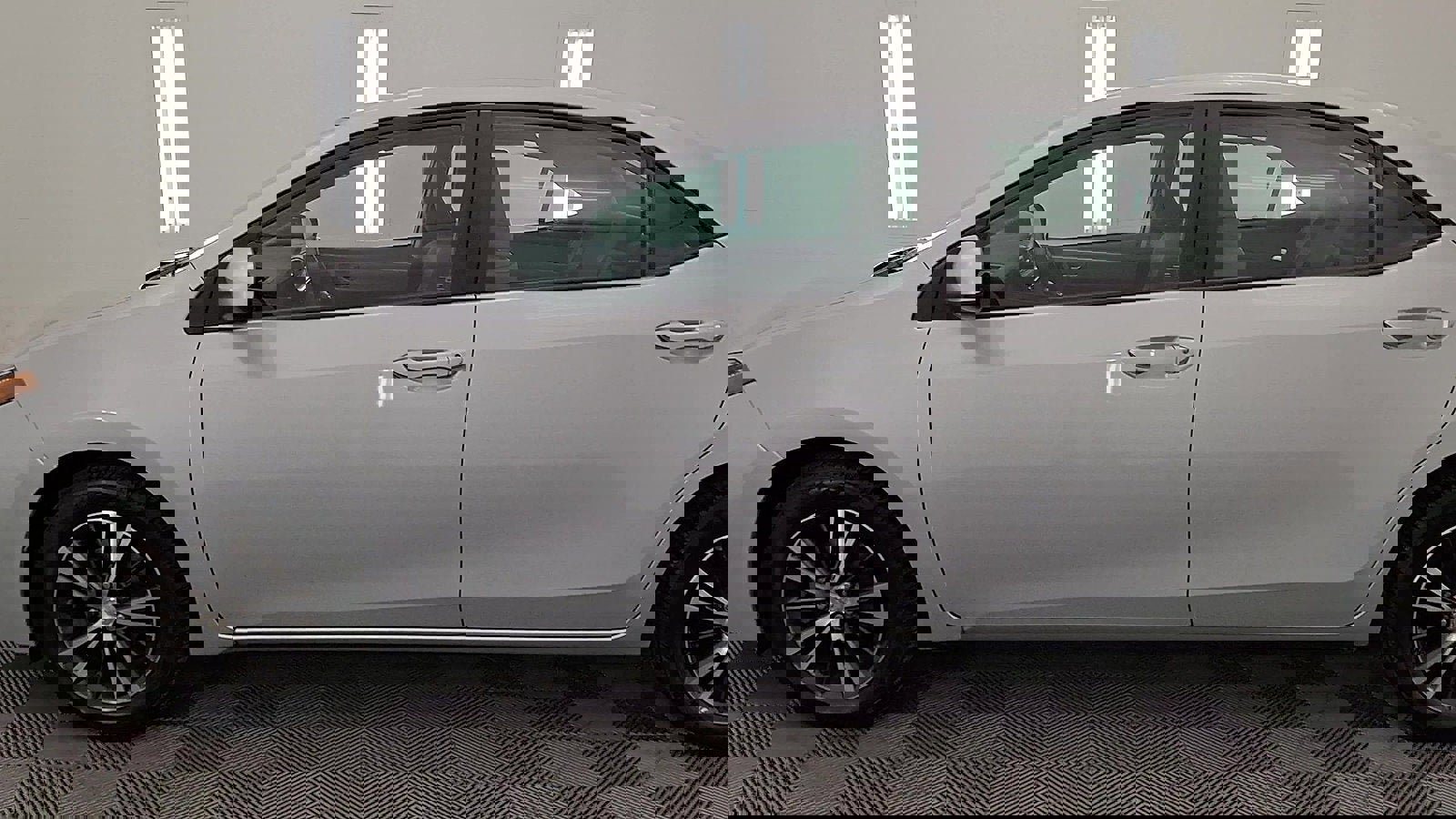 Used 2017 Toyota Corolla LE image 9