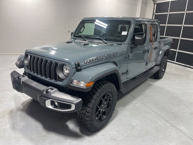 New 2025 Jeep Gladiator Sport image 3