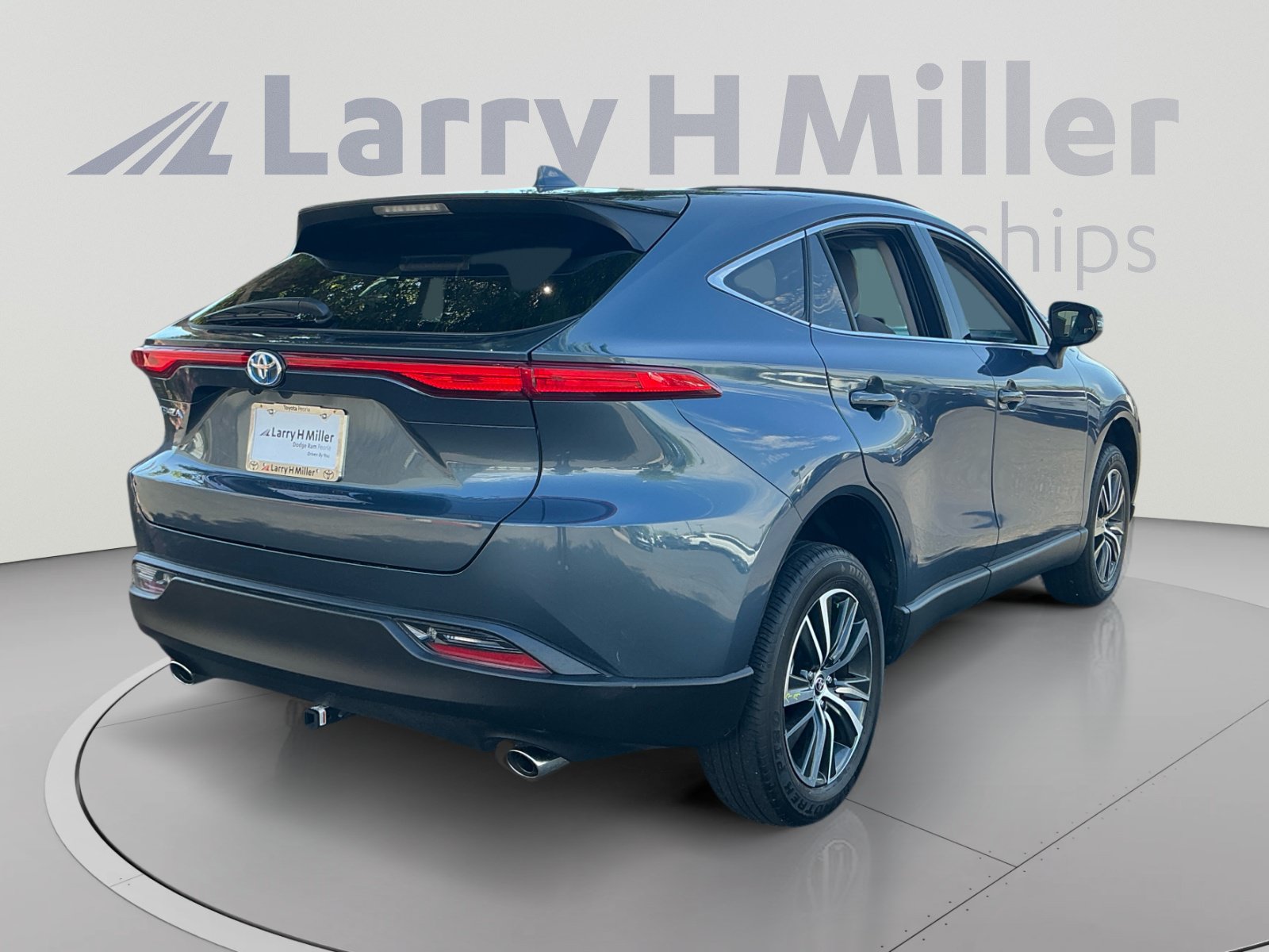 Certified 2024 Toyota Venza LE AWD/4WD image 4