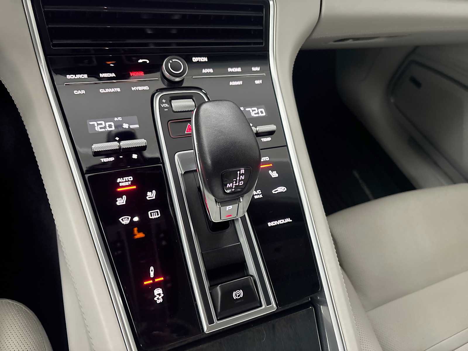 Used 2018 Porsche Panamera 4 Executive AWD/4WD image 17