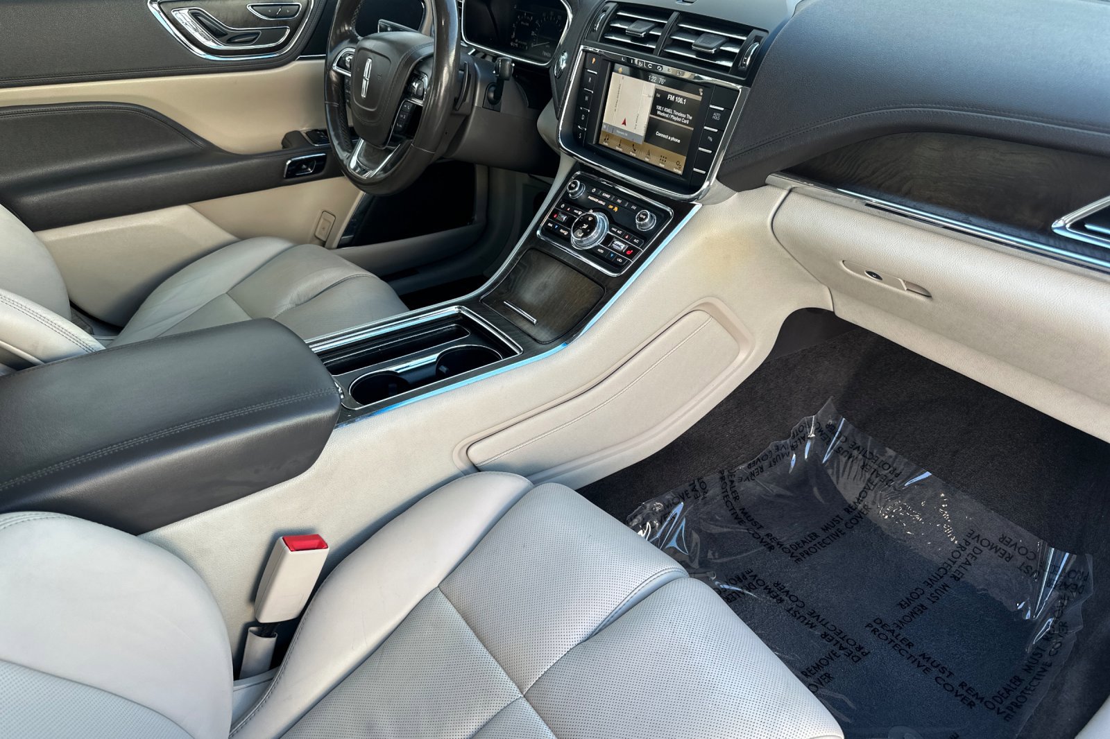 Used 2017 Lincoln Continental Select image 18