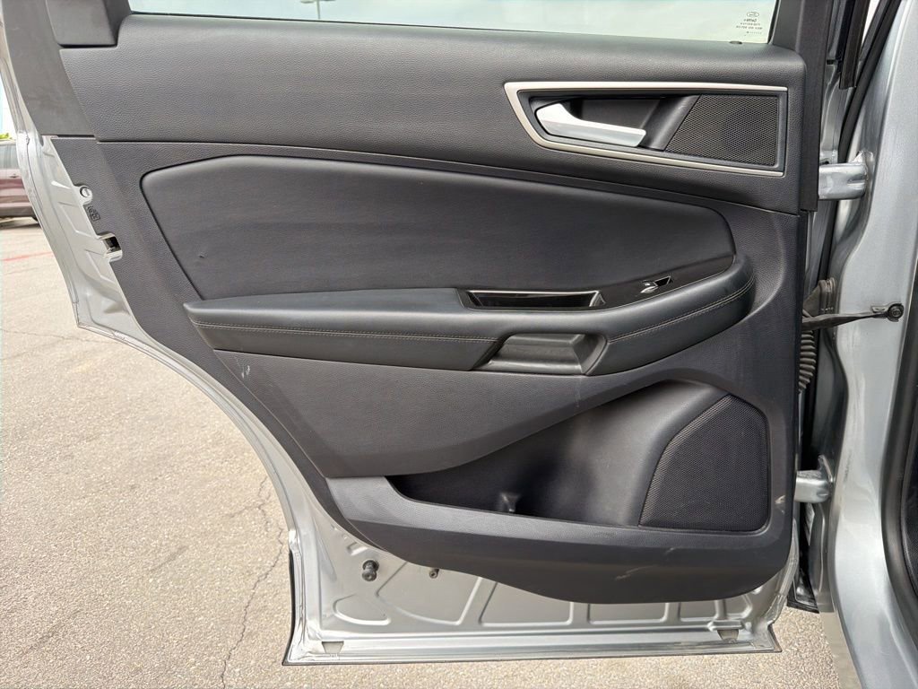 Used 2020 Ford Edge SEL image 21