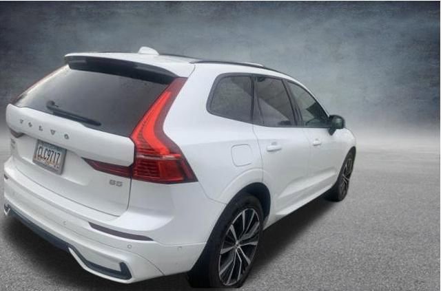 Used 2023 Volvo XC60 B5 Plus w/ Climate Package FWD image 5