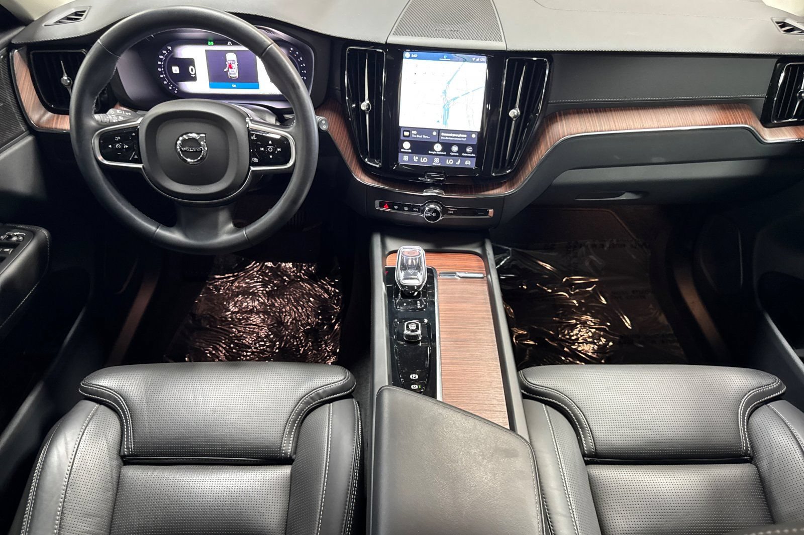Certified 2023 Volvo XC60 B6 Ultimate w/ Protection Package Premier AWD/4WD image 3