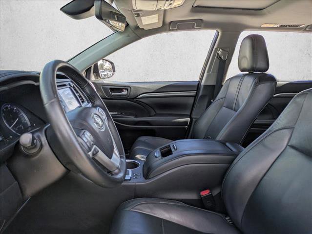 Used 2017 Toyota Highlander SE image 17