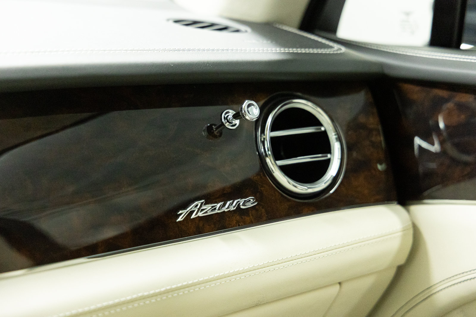 Certified 2023 Bentley Bentayga AWD/4WD image 38