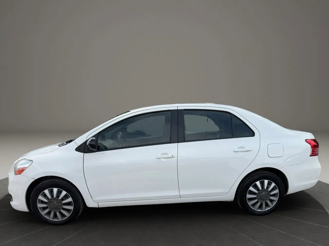 Used 2011 Toyota Yaris Sedan w/ Convenience Pkg FWD image 7