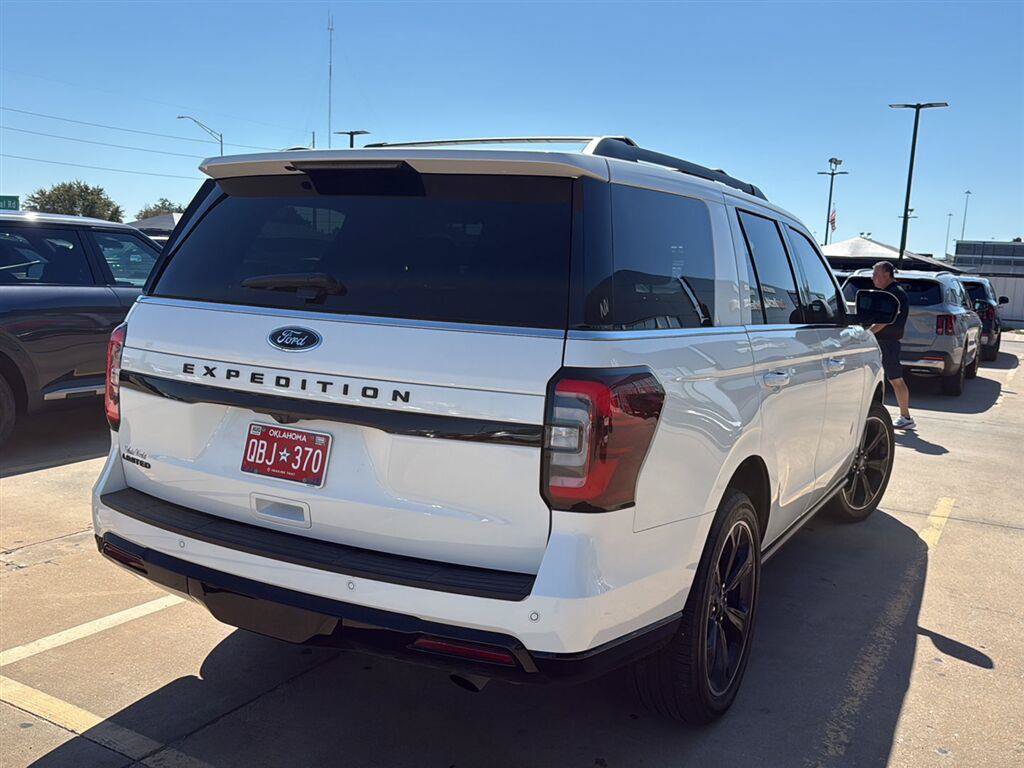 Used 2023 Ford Expedition Limited AWD/4WD image 10