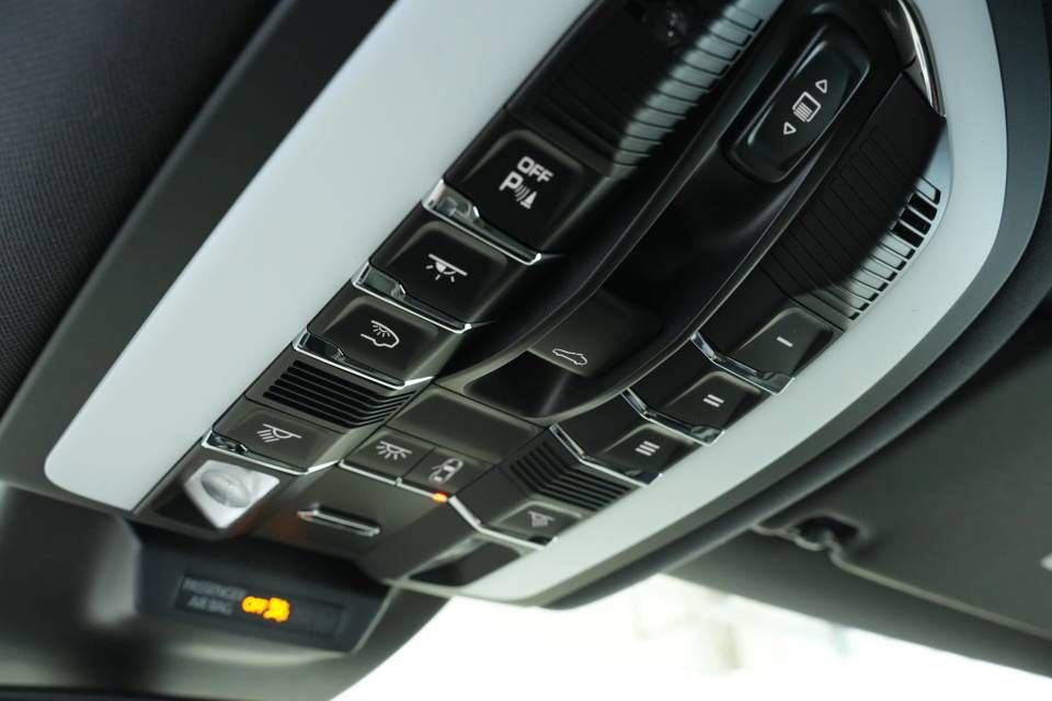 Certified 2026 Porsche Macan AWD/4WD image 36