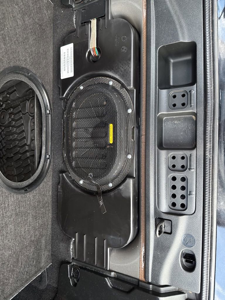 Used 2018 Jeep Wrangler Unlimited Sahara w/ Connectivity Group image 31