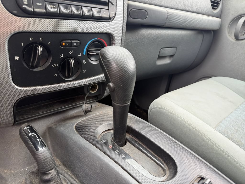 Used 2006 Jeep Liberty Sport AWD/4WD image 26