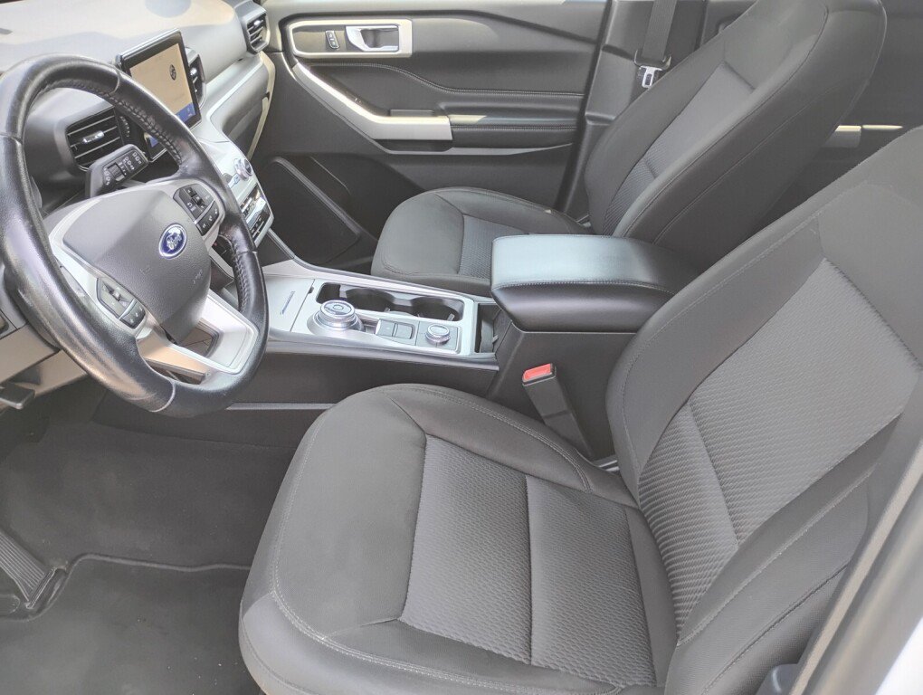 Used 2022 Ford Explorer XLT AWD/4WD image 9