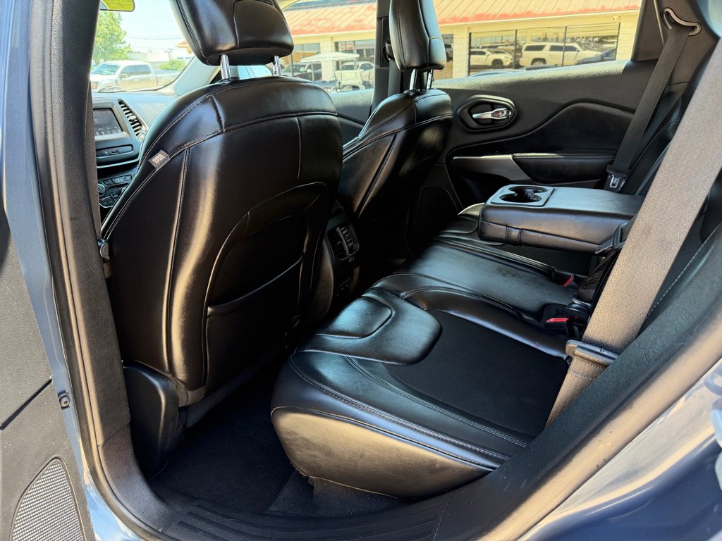 Used 2019 Jeep Cherokee Latitude Plus FWD image 26