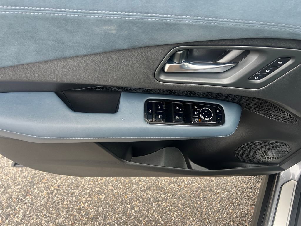 Used 2023 Nissan Ariya image 11