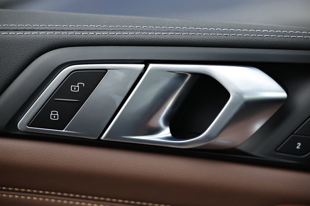 New 2026 BMW X5 xDrive50e w/ Executive Package image 16