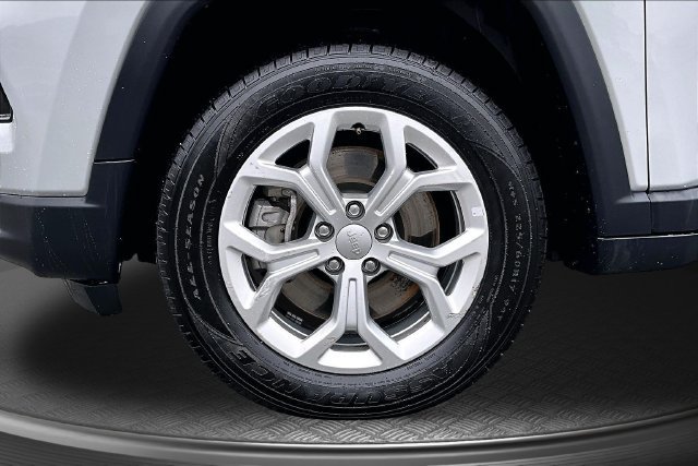 Used 2024 Jeep Compass Latitude AWD/4WD image 29
