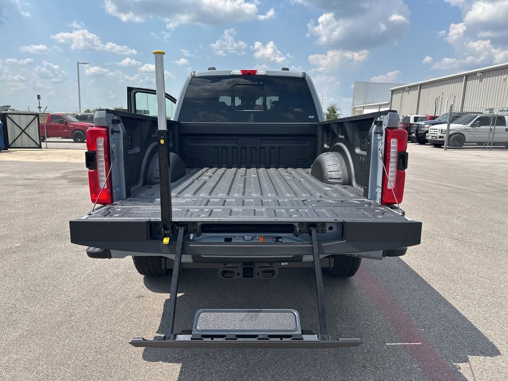 New 2026 Ford F250 Lariat w/ Black Appearance Package image 41