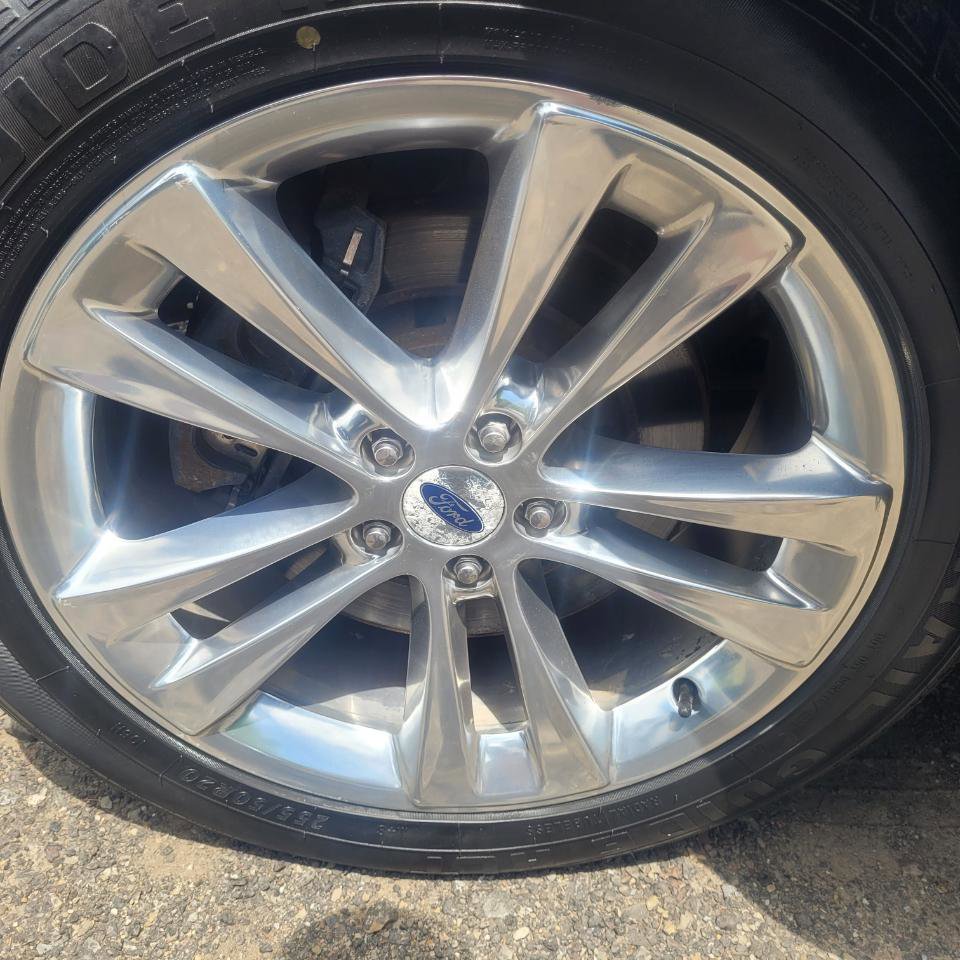 Used 2019 Ford Explorer XLT w/ Equipment Group 202A AWD/4WD image 43