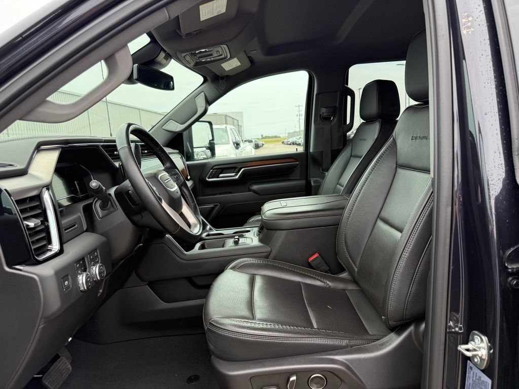 Used 2025 GMC Sierra 2500 Denali AWD/4WD image 5