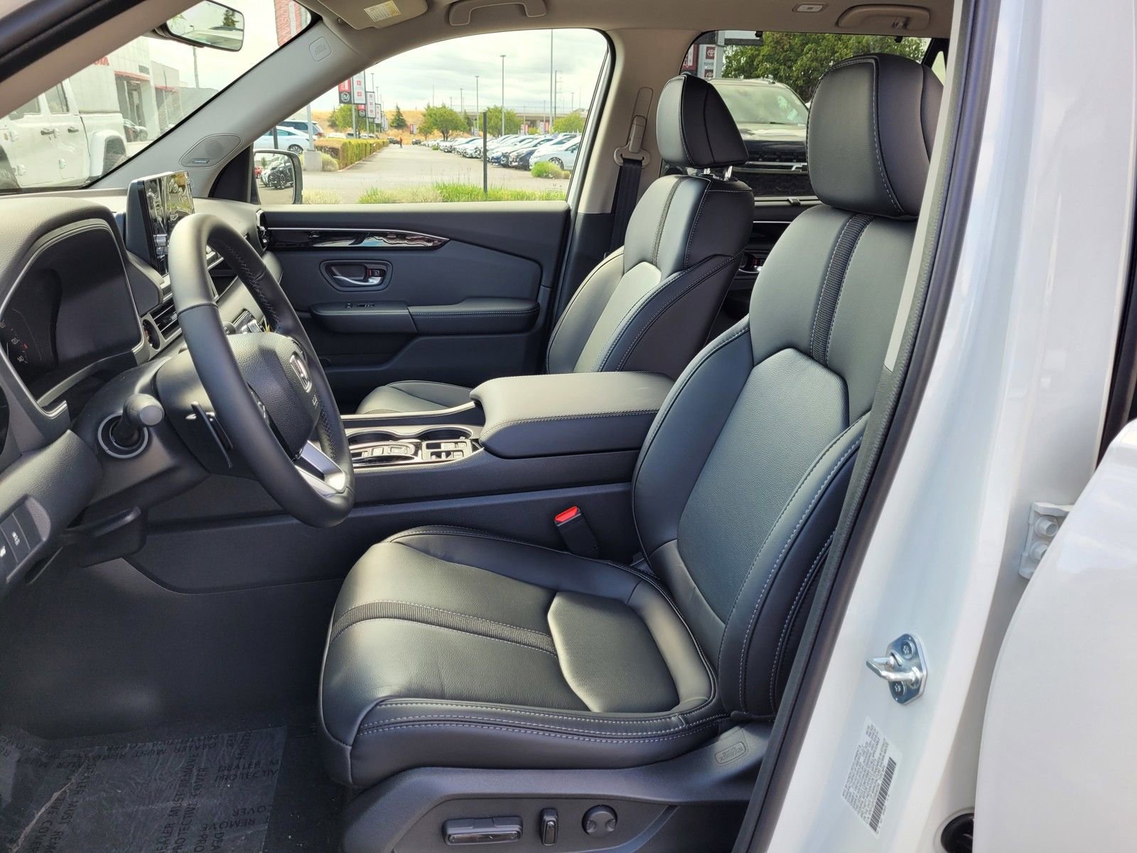 New 2025 Honda Pilot Touring image 9