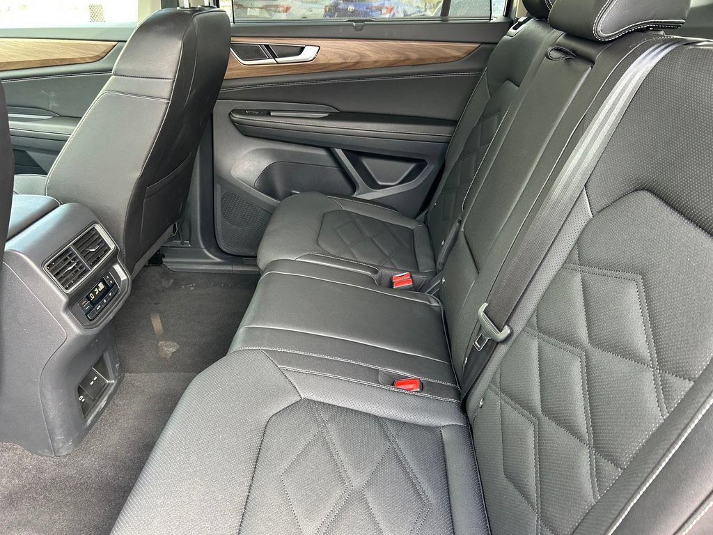 Used 2026 Volkswagen Atlas SE AWD/4WD image 16