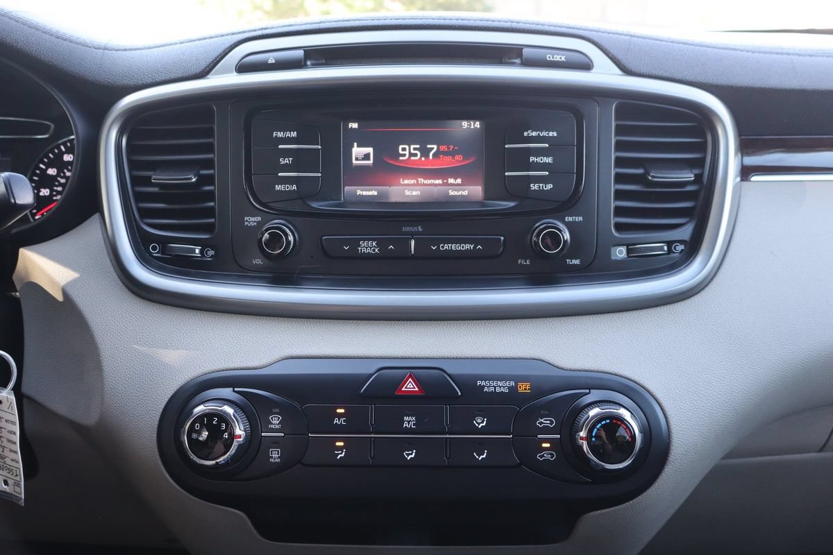 Used 2016 Kia Sorento LX AWD/4WD image 36