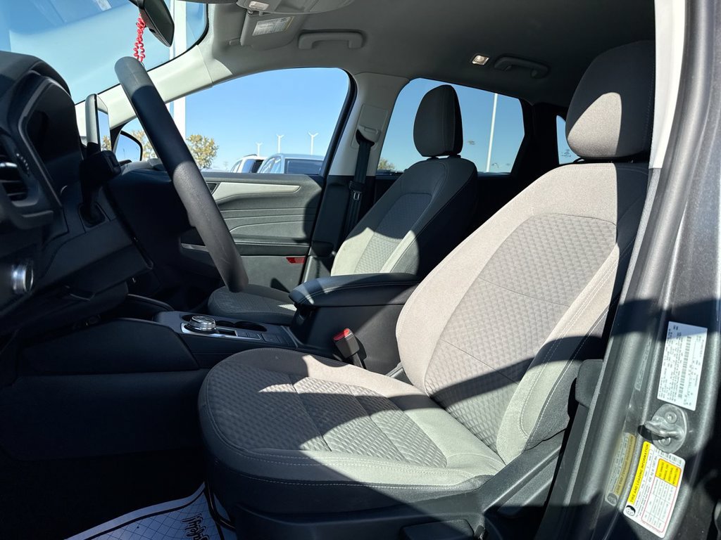 Used 2022 Ford Escape SE FWD image 11