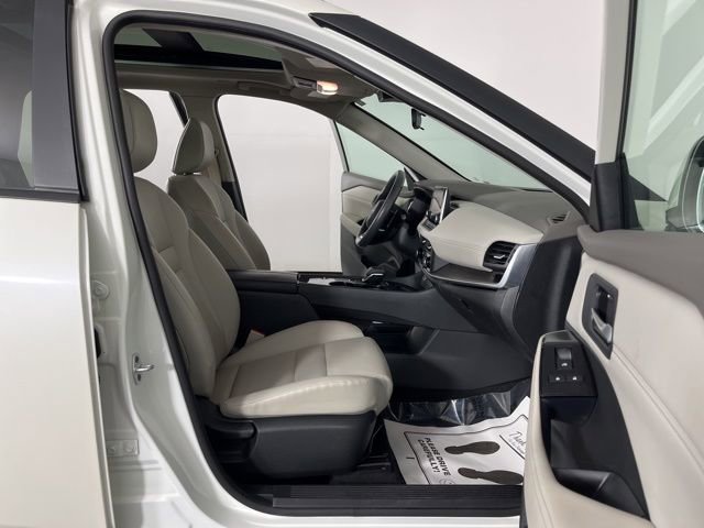 Used 2023 Nissan Rogue SV w/ SV Premium B Package image 40