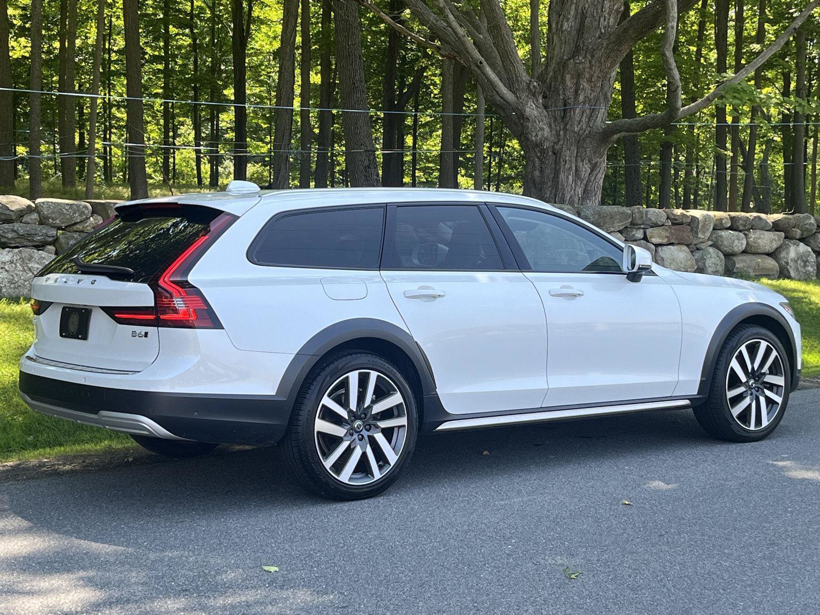 Used 2023 Volvo V90 B6 Cross Country Plus w/ Climate Package AWD/4WD image 19