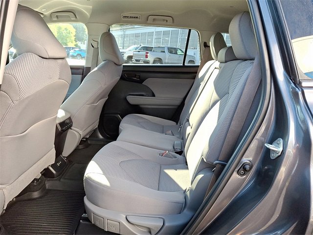 Used 2024 Toyota Highlander LE image 10