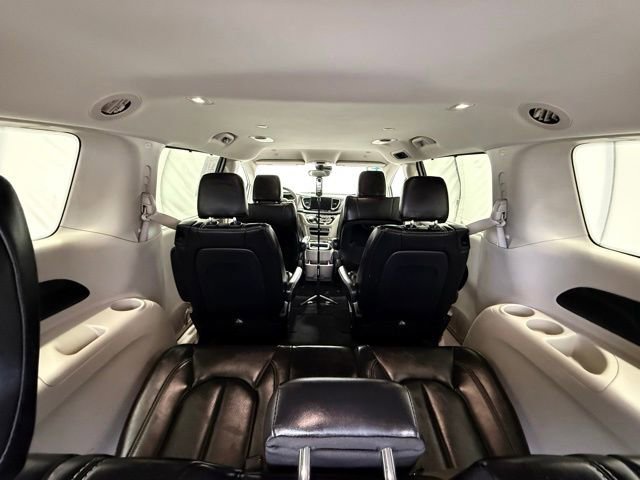 Used 2023 Chrysler Pacifica Touring-L image 32