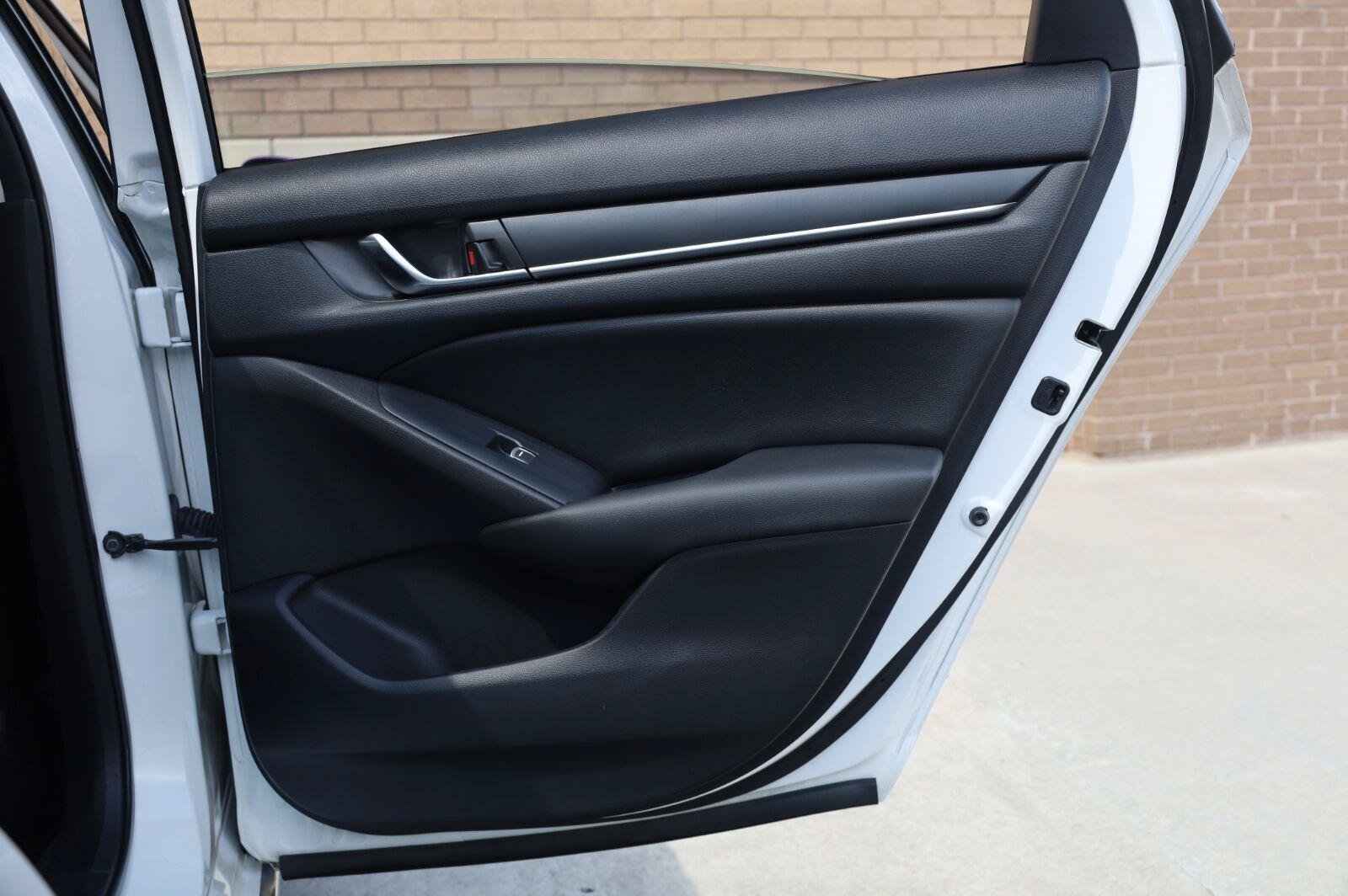 Used 2019 Honda Accord EX image 24