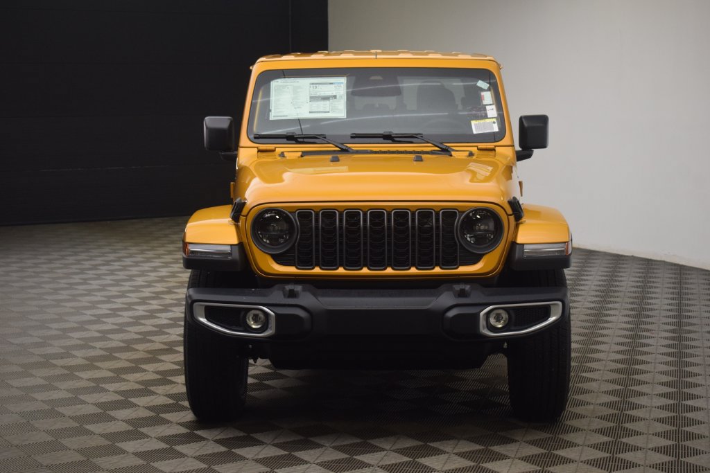 New 2026 Jeep Gladiator Sport AWD/4WD image 2