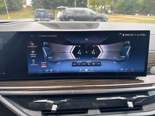 Used 2024 BMW X7 xDrive40i image 31