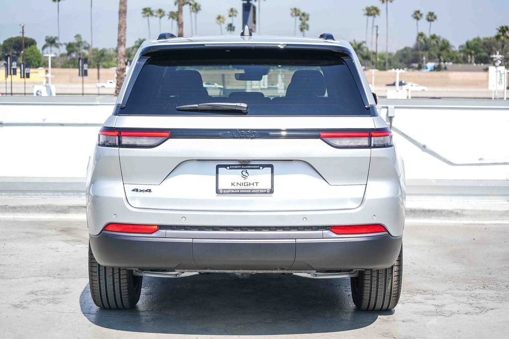 New 2026 Jeep Grand Cherokee Limited w/ Limited Altitude Package AWD/4WD image 8