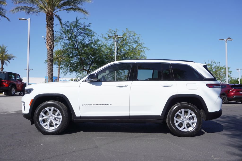 Used 2023 Jeep Grand Cherokee Limited w/ Trailer Tow Prep Group (B) RWD image 2