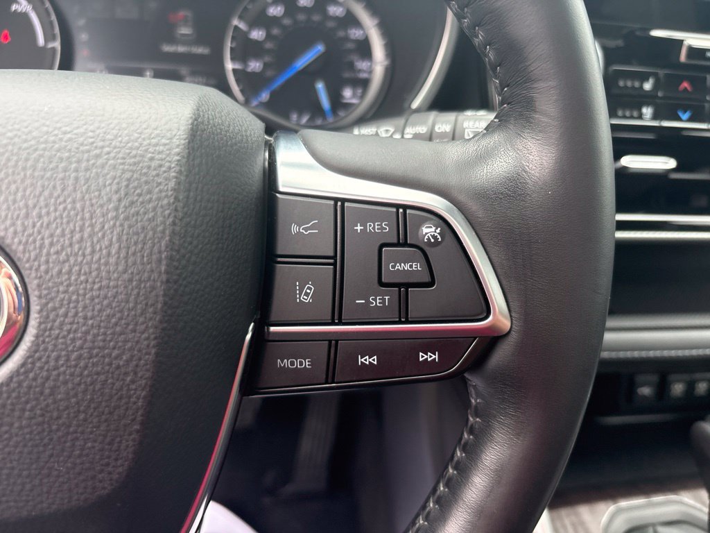 Used 2021 Toyota Highlander Platinum AWD/4WD image 17