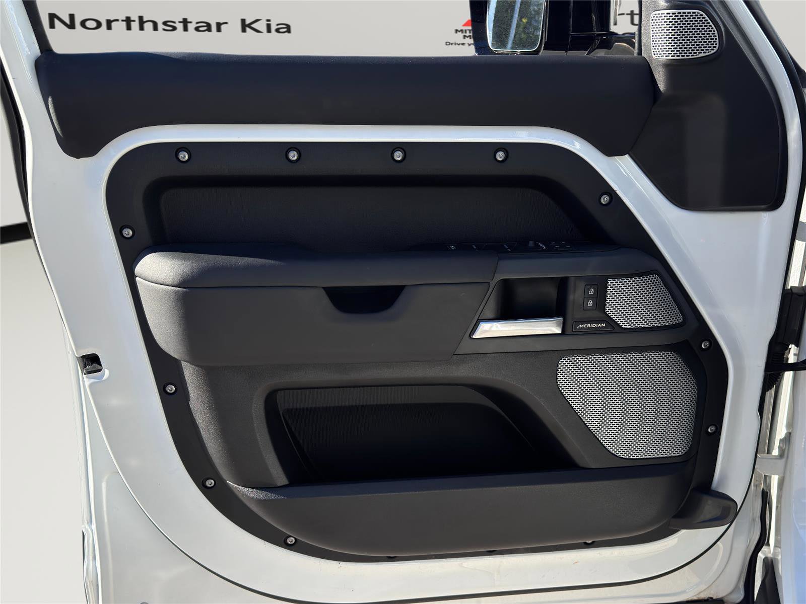 Used 2024 Land Rover Defender 130 X-Dynamic SE image 23