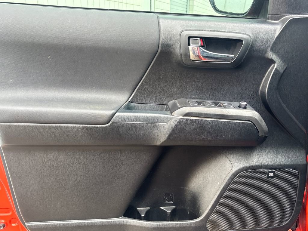 Used 2017 Toyota Tacoma TRD Off-Road image 6