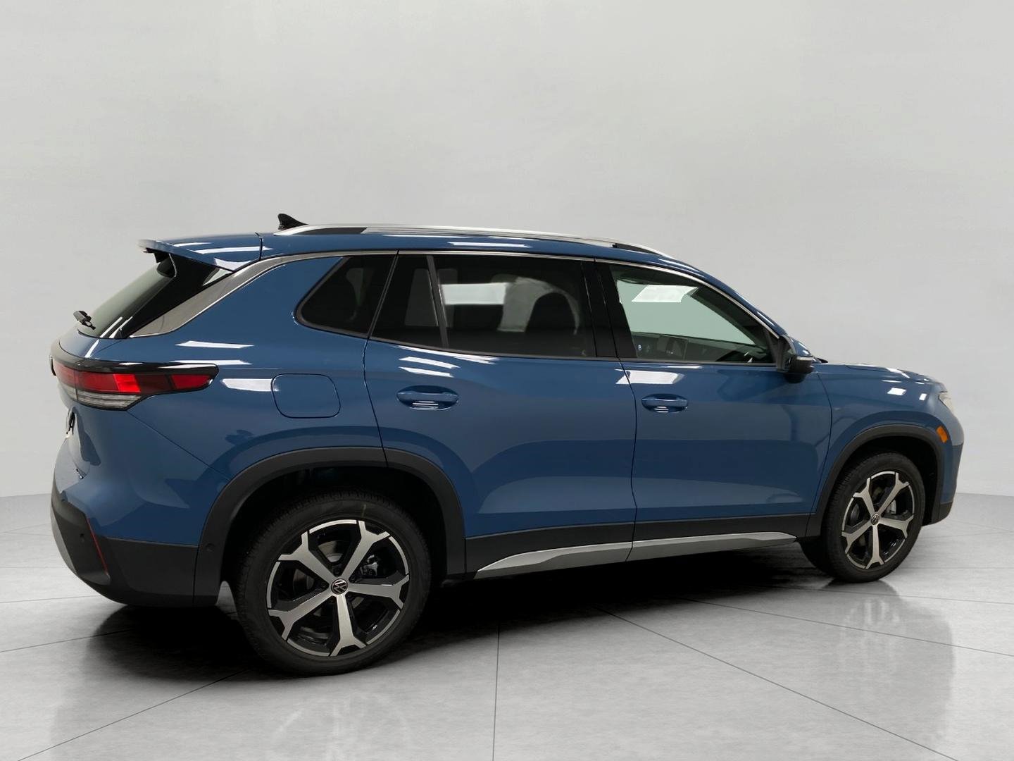 New 2026 Volkswagen Tiguan SE image 2