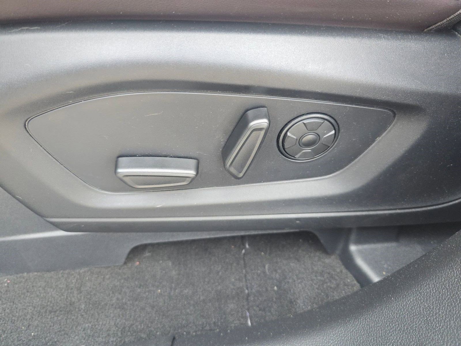 Used 2025 Ford Explorer Platinum image 11