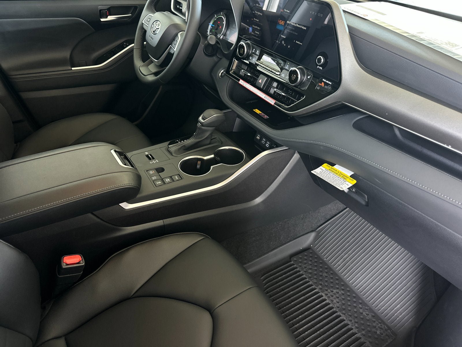 New 2026 Toyota Highlander XLE image 16