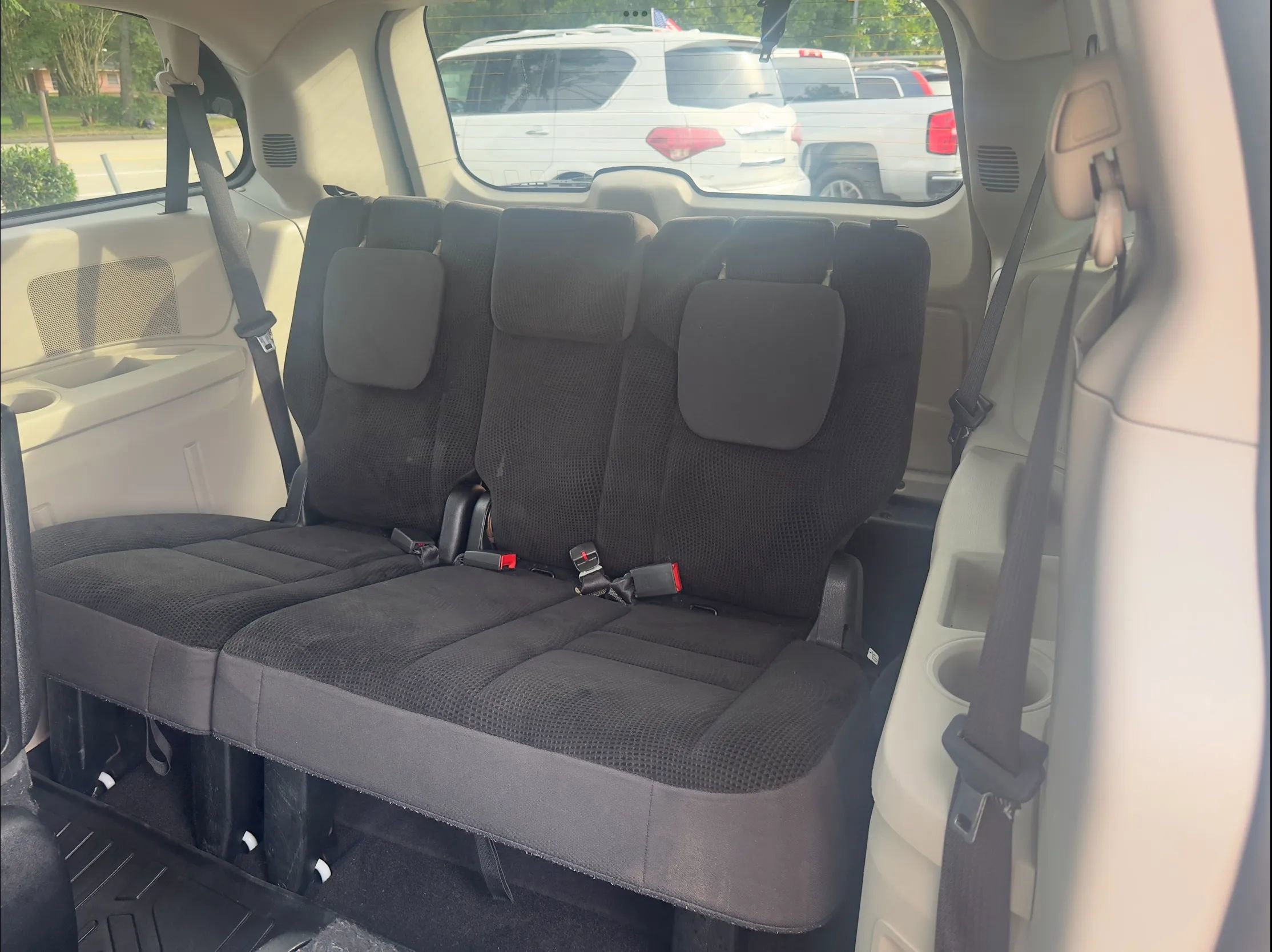 Used 2019 Dodge Grand Caravan SE w/ UConnect Hands-Free Group FWD image 14