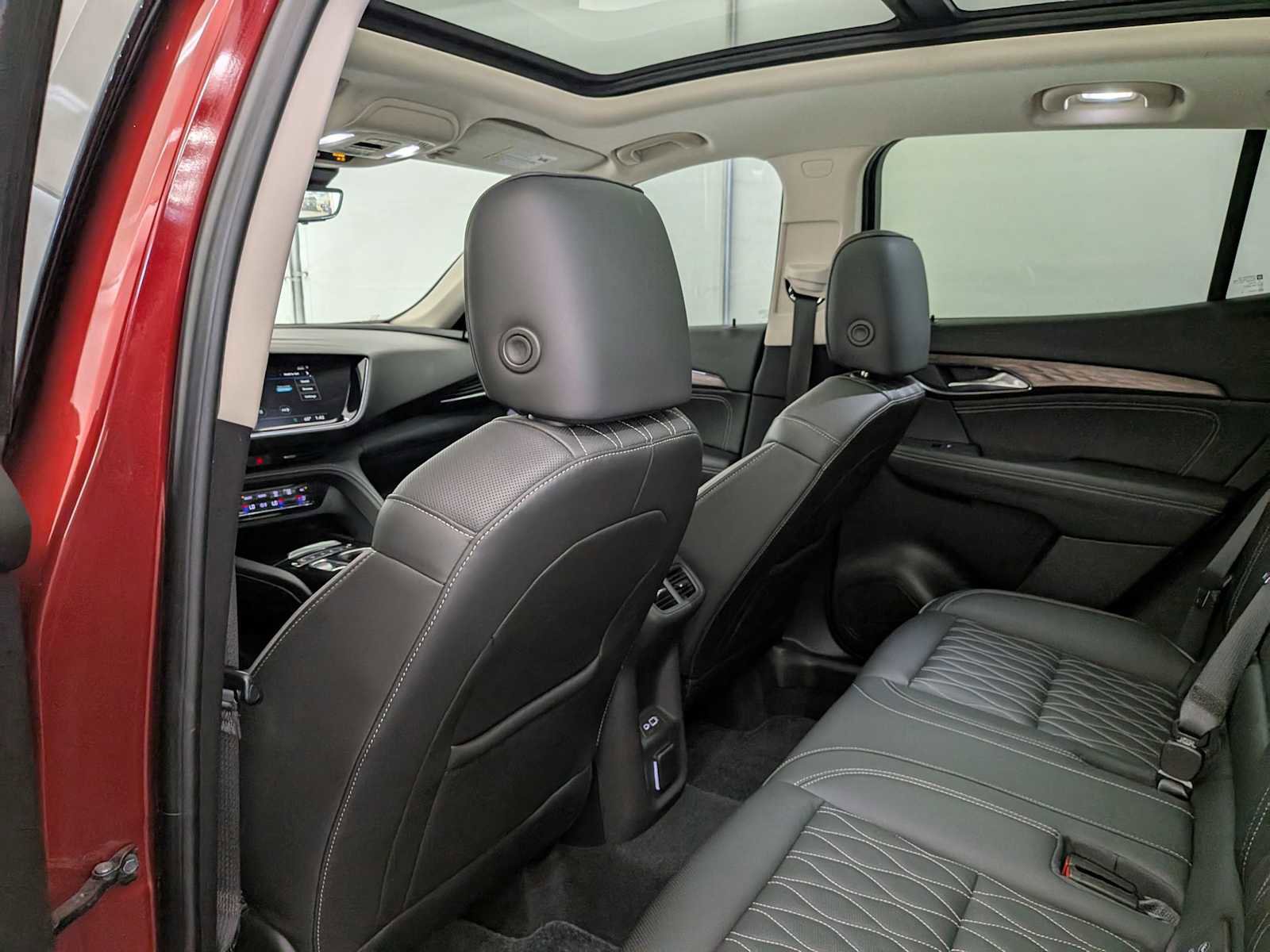 Used 2022 Buick Envision Avenir w/ Technology Package II image 19