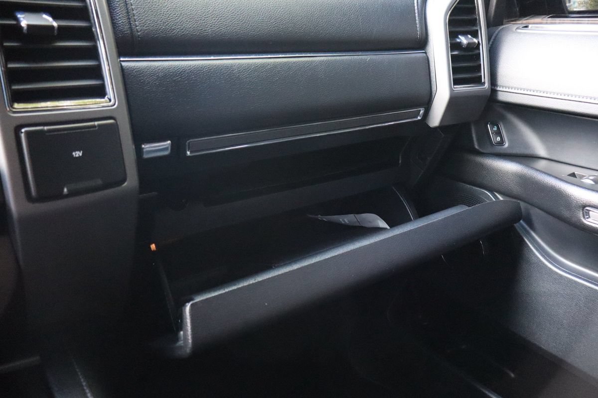 Used 2020 Ford Expedition Max XLT w/ Equipment Group 202A AWD/4WD image 38