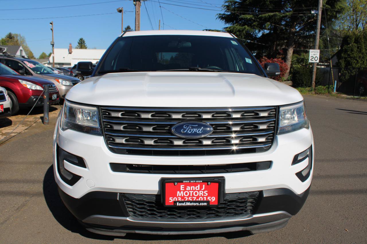 Used 2017 Ford Explorer XLT AWD/4WD image 2