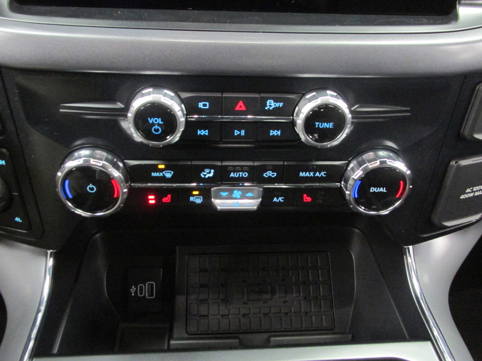 New 2025 Ford F150 XLT w/ Equipment Group 303A High image 37