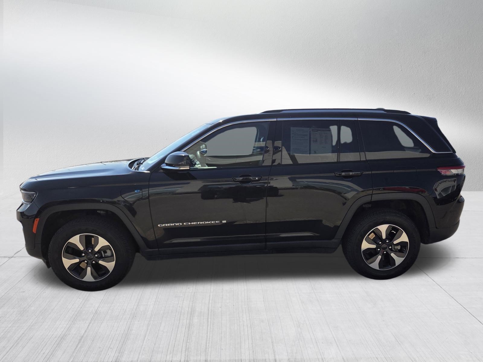 Used 2024 Jeep Grand Cherokee Limited 4xe AWD/4WD image 4